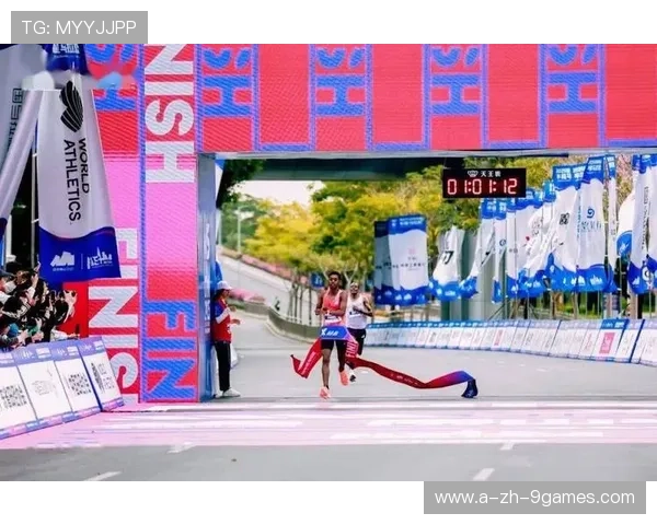 冠军赛终场哨响,球员泪洒赛场写下难忘瞬间,冠军被推出赛道